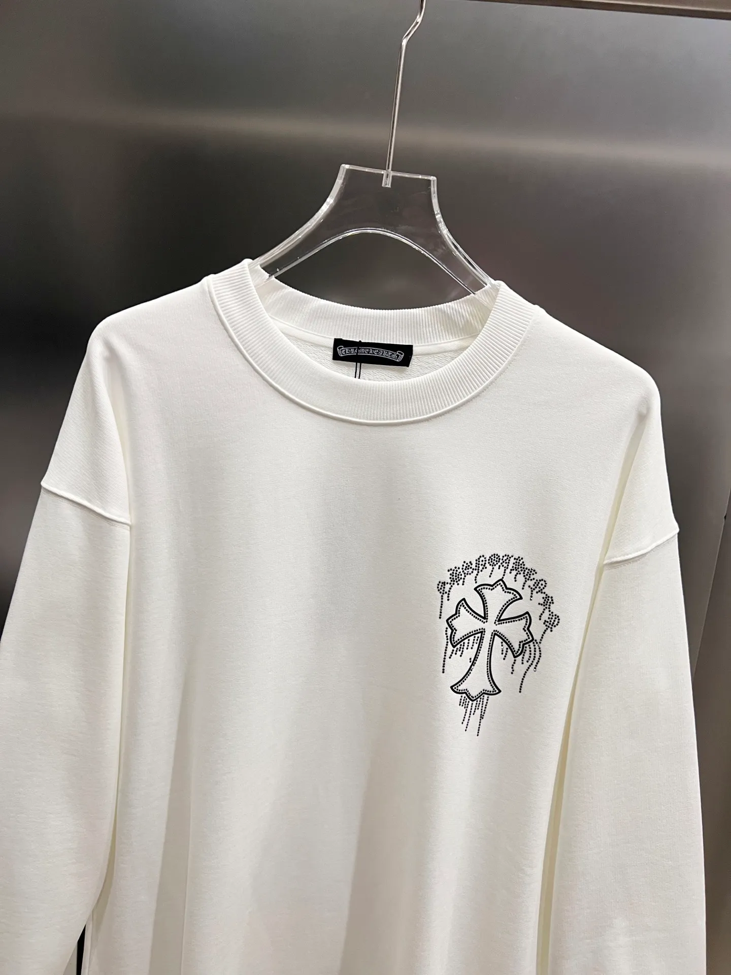 CH Crow 2026 Autumn and Winter New Arrival round neck long-sleeved sweatshirt, cross foam technology + leather hardware + Middle Eastern Australian diamond design technology, the real thing is great, men and women Same Style loose version Size S M L XL XXL Five codes Black White